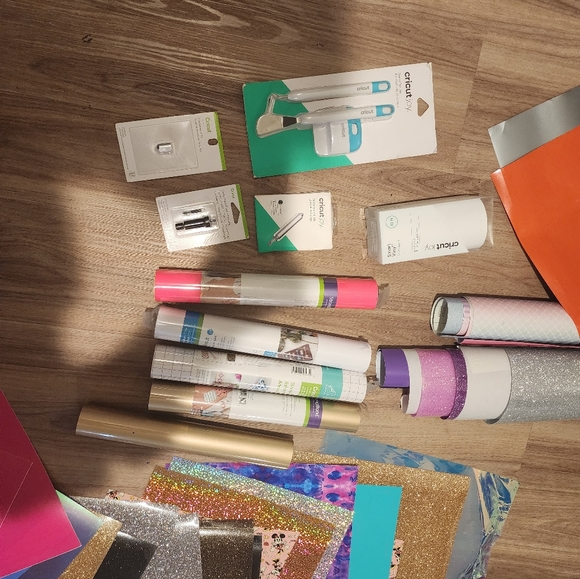 Circut bundle - Picture 9 of 12